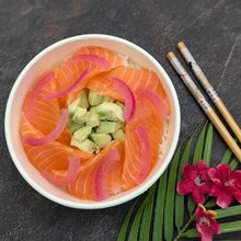 Vous avez vu notre suggestion du mois ?
Un délicieux chirashi gravlax de saumon au combava, avec avocats et pickles d'oignons rouge 

En petit ou grand format 
.
.
.
#gravlax #combava #couleursushi #andernos #biganos #chirashi #japanfood #yummy #healthyfood