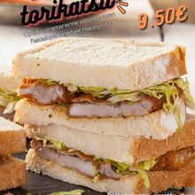 🥪🍗 **Découvrez notre Sando Torikatsu !** 🍗🥪
Il sera là en octobre !

Envie de croquer dans quelque chose de croustillant et savoureux ? 
Laissez-vous tenter par notre Sando Torikatsu, un sandwich japonais qui allie la simplicité et le goût !

Imaginez un poulet pané à la perfection, tendre à l'intérieur et doré à l'extérieur, pris en sandwich entre deux tranches de pain moelleux. Un délice à chaque bouchée !

🍞 + 🍗 + 💥 = 🔝 
Ça, c'est la recette du bonheur 😋

Passez au restaurant et régalez-vous avec cette petite pépite japonaise ! 🇯🇵

#SandoTorikatsu #StreetFoodJaponaise #CroqueTaPassion #SushiLovers #TakeAwayDelight #sando
#katsu
#couleur sushi #biganos
#andernos #bassinarcachon